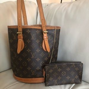 💯Authentic Louis Vuitton Bucket PM with Pouch
